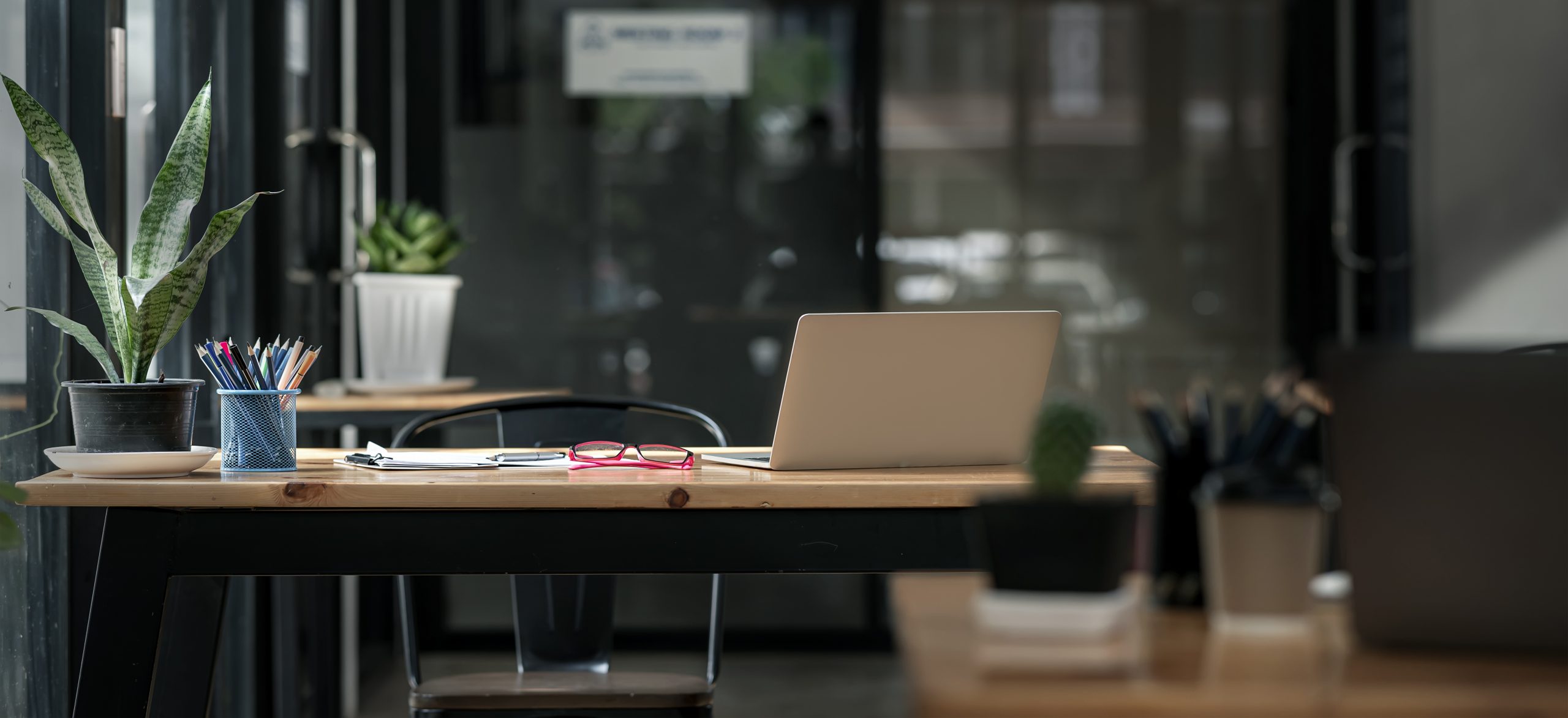 Effizientes Büromanagement: So lässt sich das Desk Sharing Concept für Ihr Team sinnvoll umsetzen
